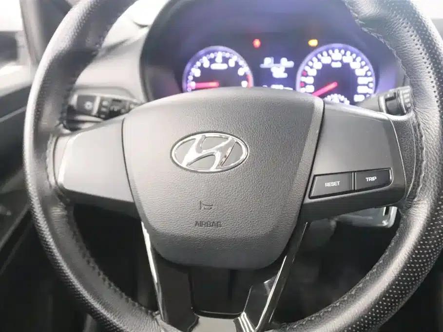 Hyundai Elantra 2020 1.6L Automatic GL Edition — миниатюра 6