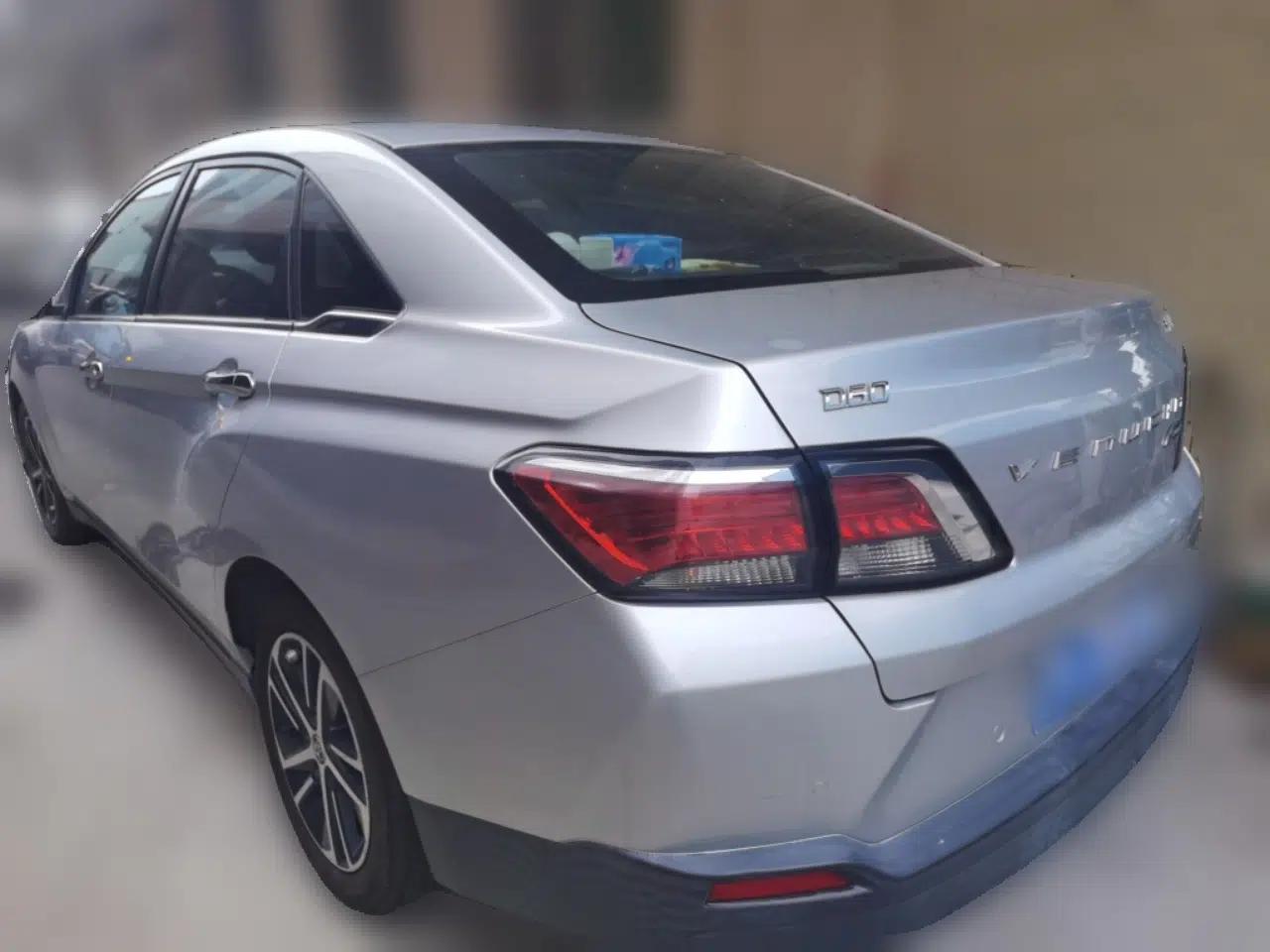Venucia D60 2019 1.6L XL CVT Smart Connect Elite Edition — миниатюра 4