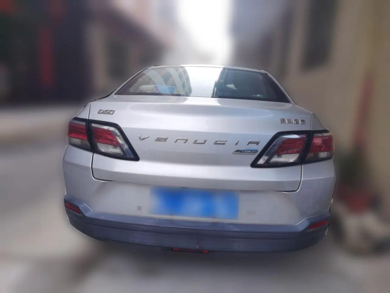 Venucia D60 2019 1.6L XL CVT Smart Connect Elite Edition — миниатюра 5