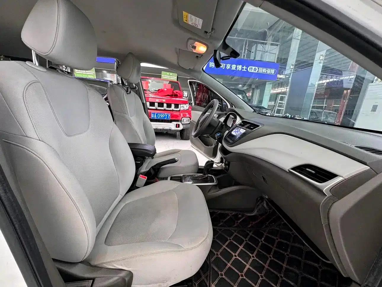 Chevrolet Aveo RV 2016 1.5L Automatic Comfortline Edition — миниатюра 14