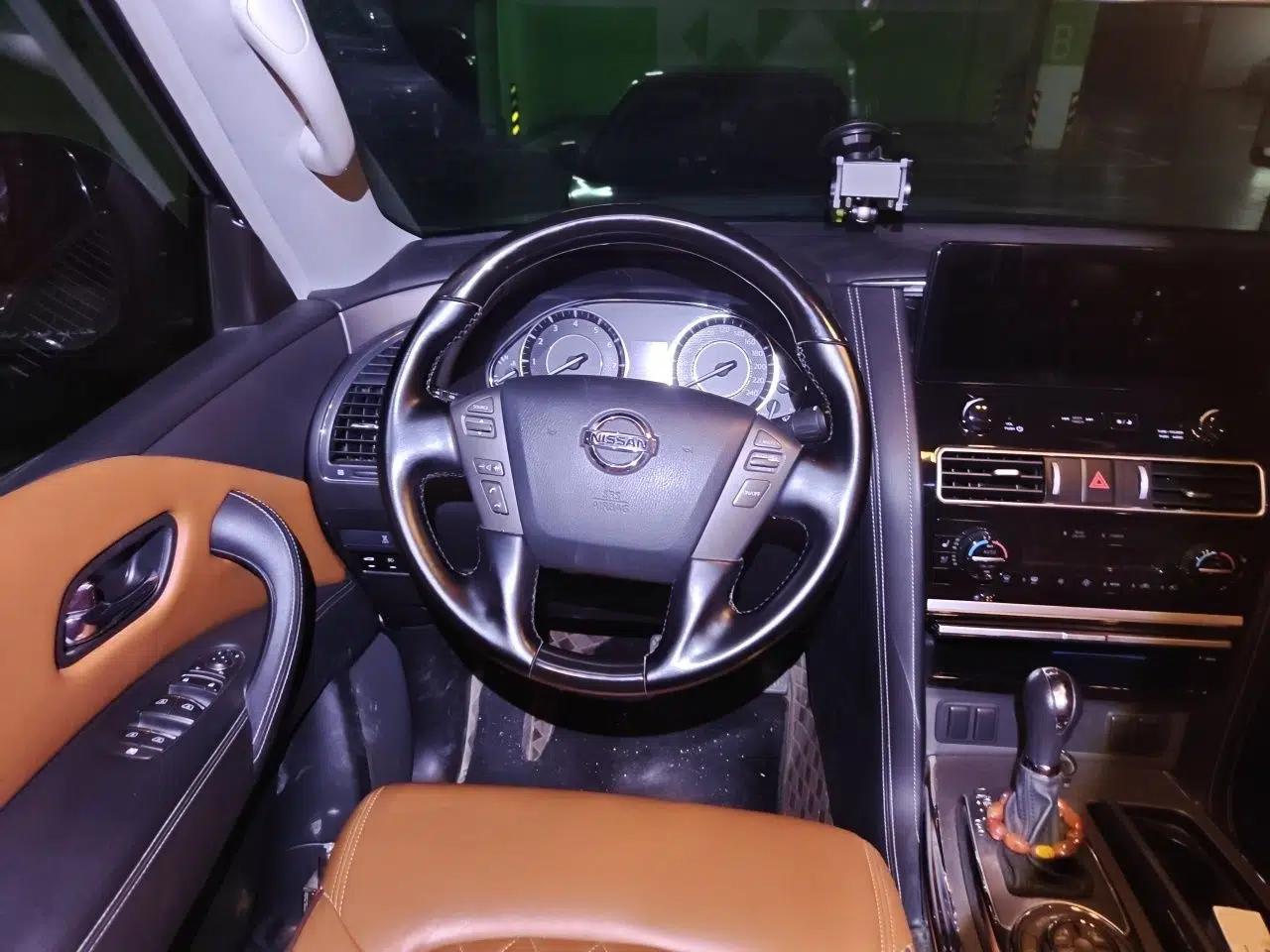Nissan Patrol — миниатюра 10