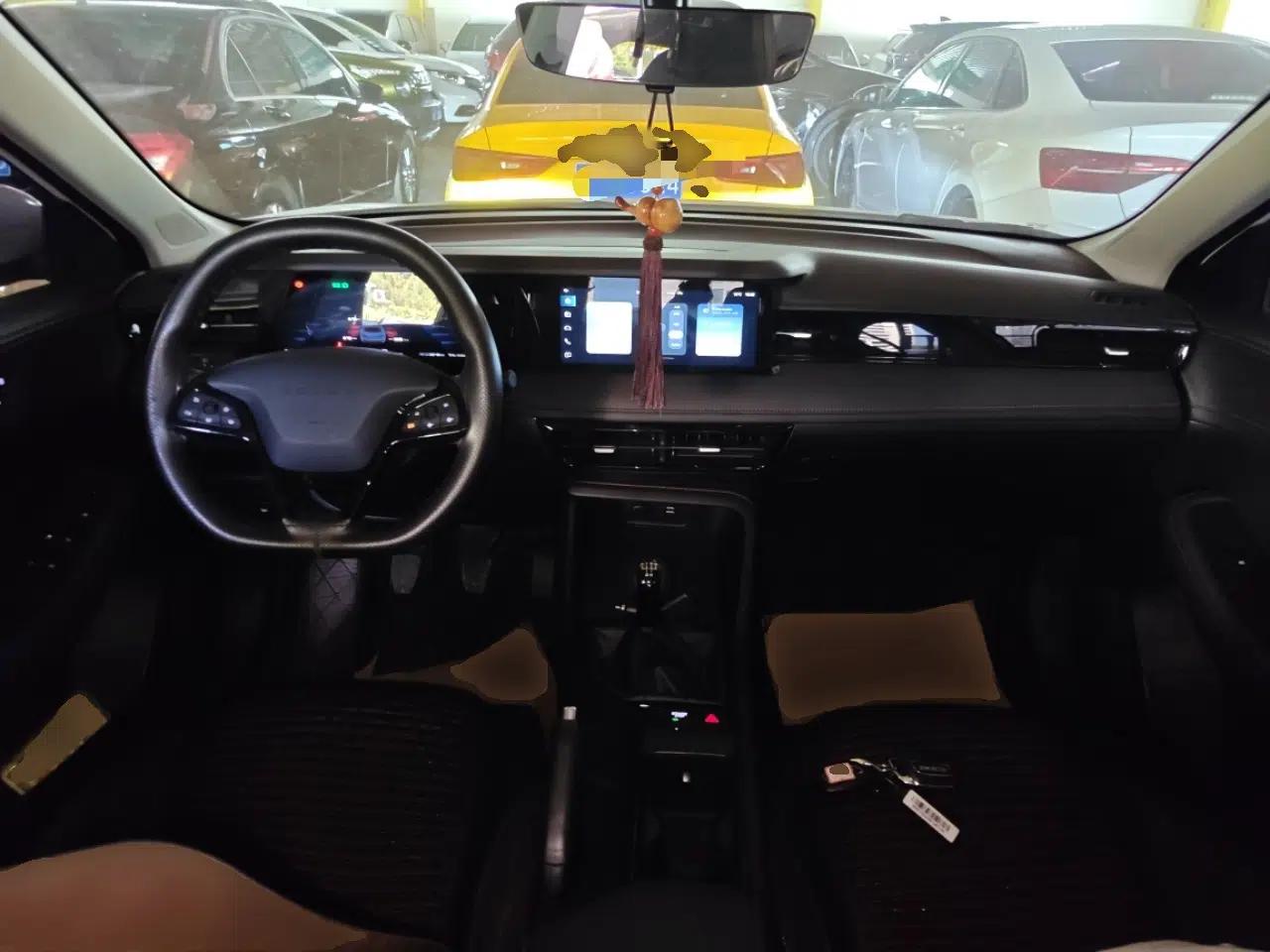 Roewe i5 2023 1.5L Manual Comfort Edition — миниатюра 17