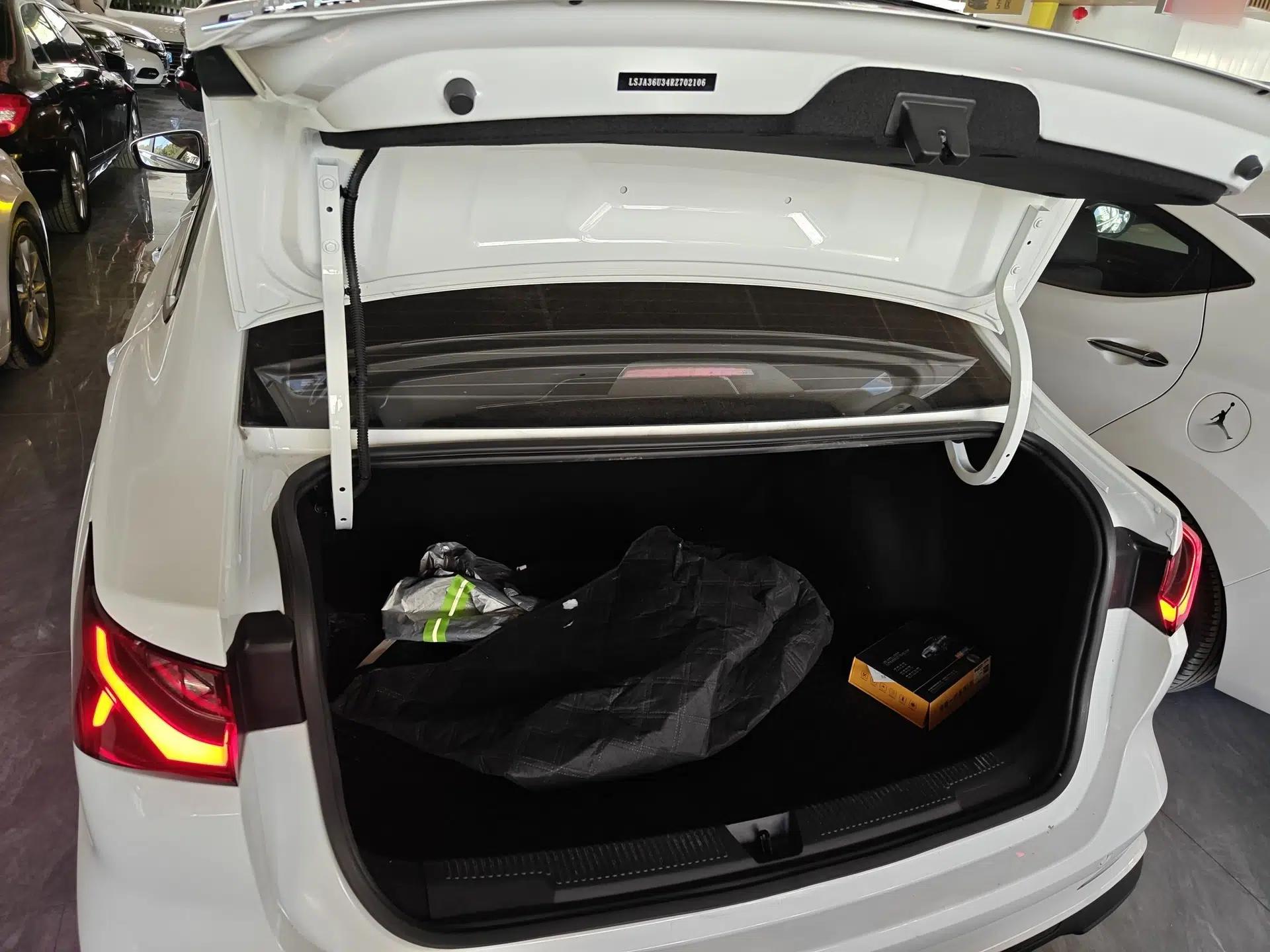 Roewe i5 2023 1.5L Manual Comfort Edition — миниатюра 27
