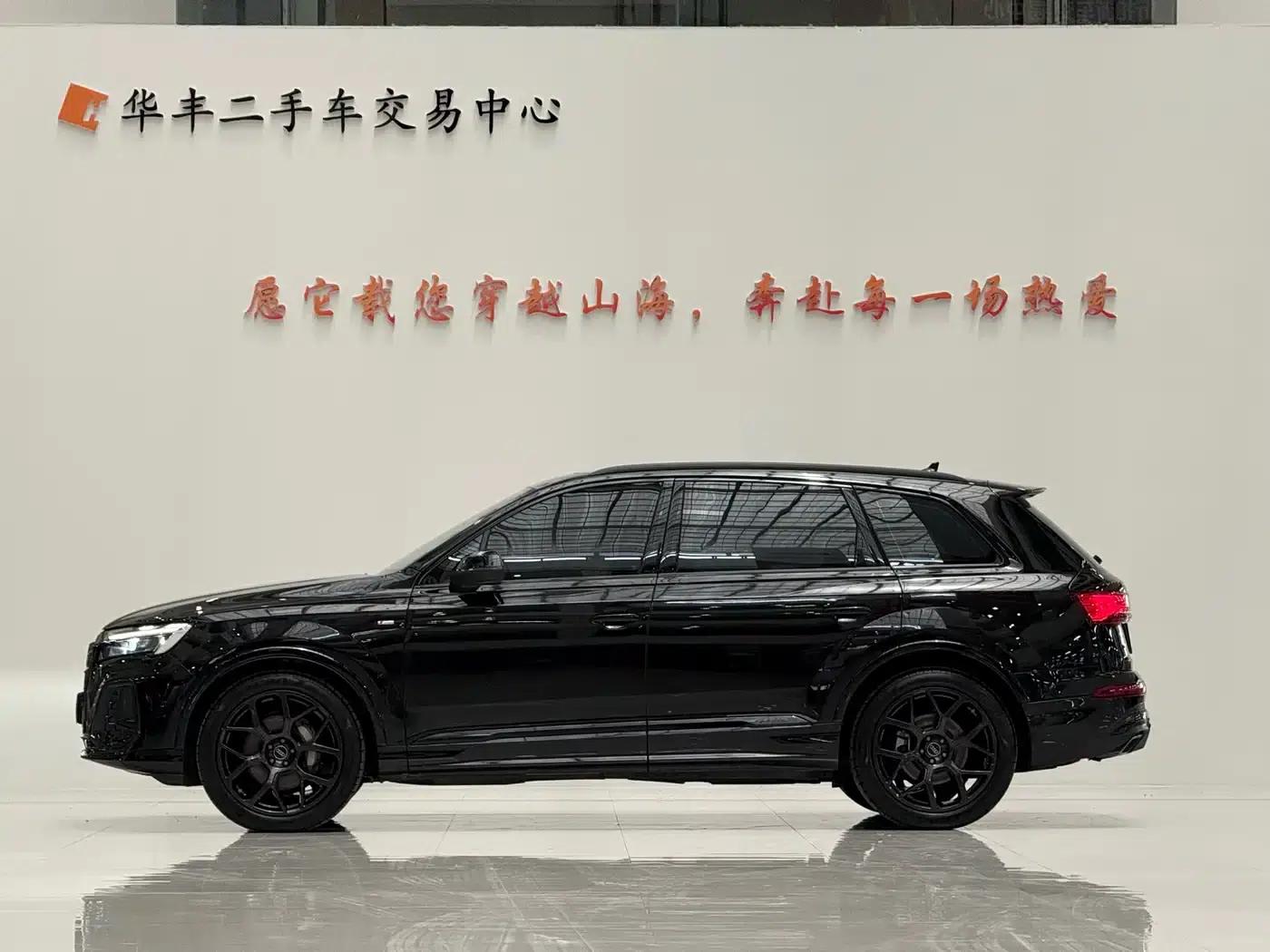 Audi Q7 2025 45 TFSI quattro S line Black Knight Edition — миниатюра 4
