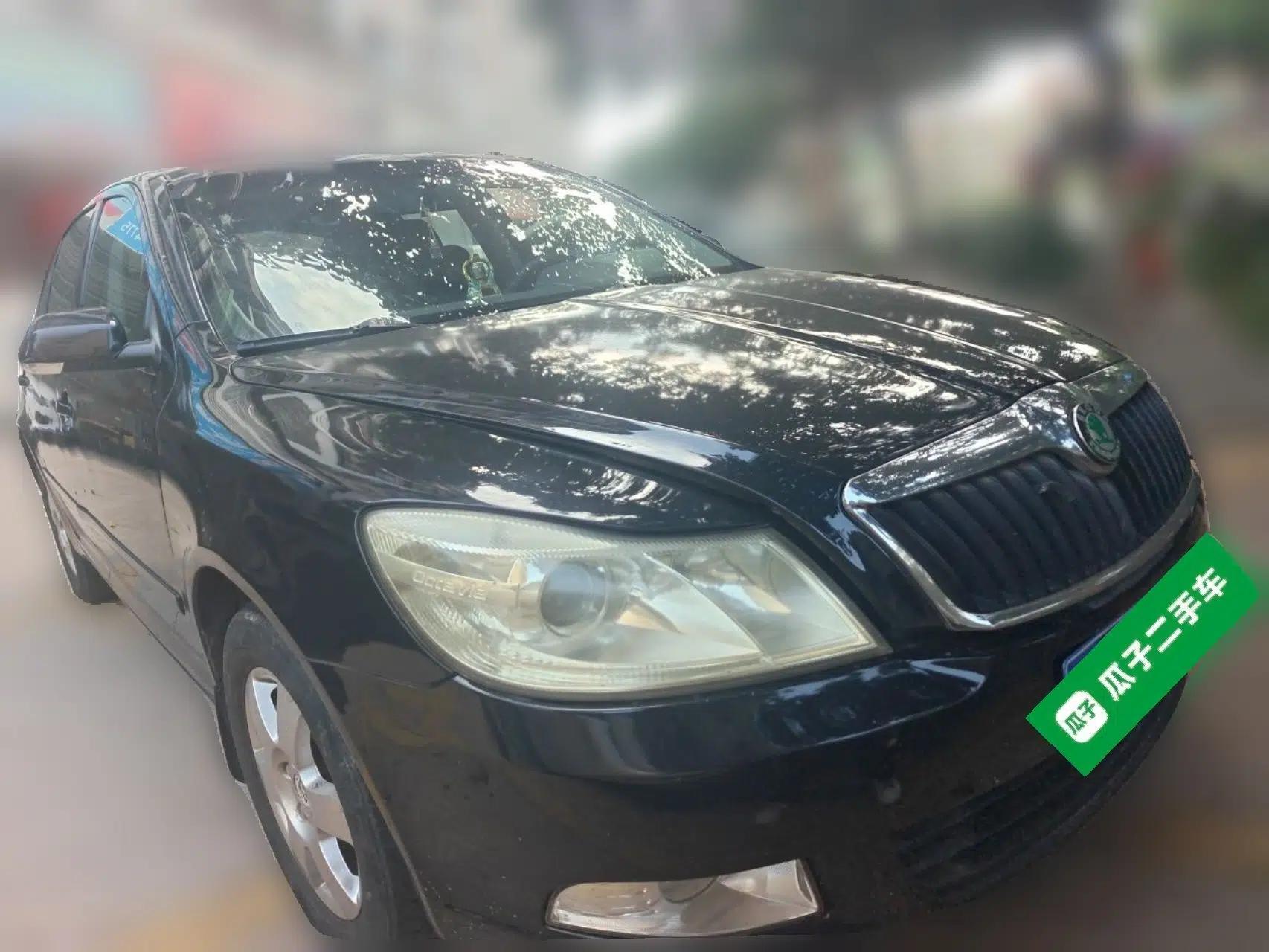 Skoda Octavia 2010 1.6L Automatic Eado Edition — миниатюра 3