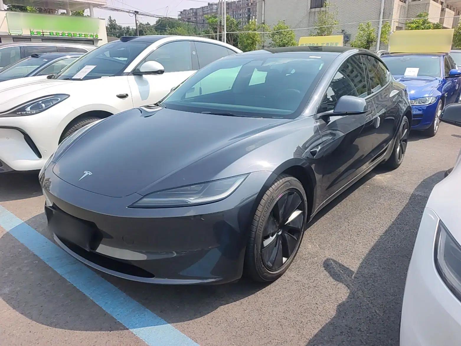Tesla Model 3 2025 Rear-Wheel-Drive Version — миниатюра 1
