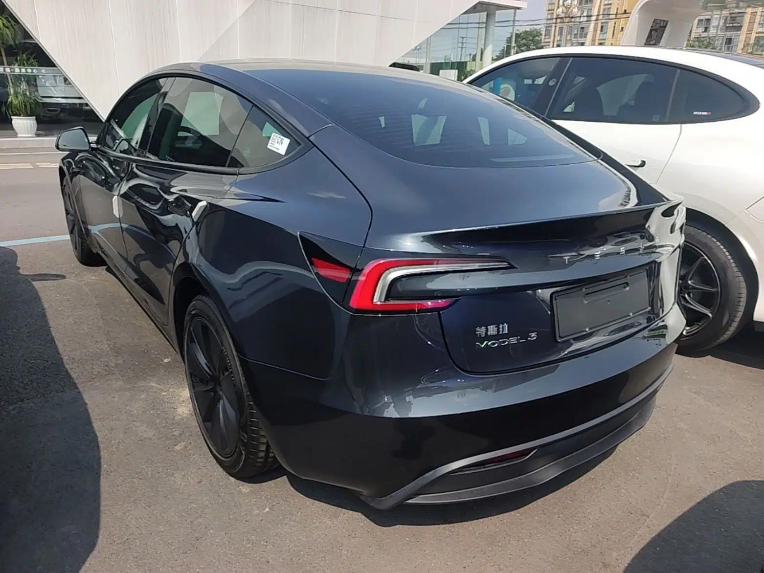 Tesla Model 3 2025 Rear-Wheel-Drive Version — миниатюра 13