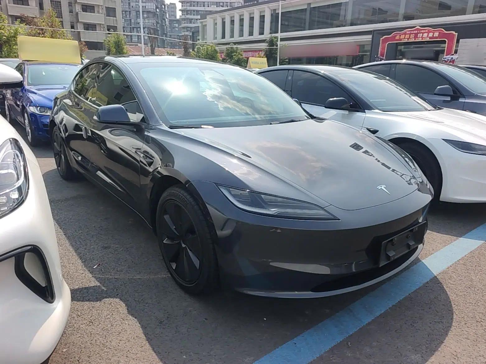 Tesla Model 3 2025 Rear-Wheel-Drive Version — миниатюра 3
