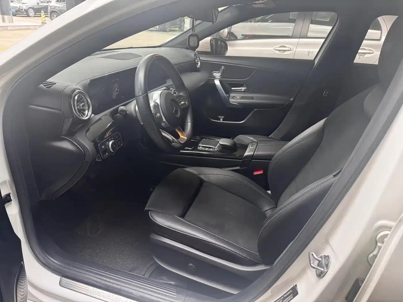 Mercedes-Benz A-Class 2020 Facelift A 200 L Sport Sedan Fashion Model — миниатюра 4