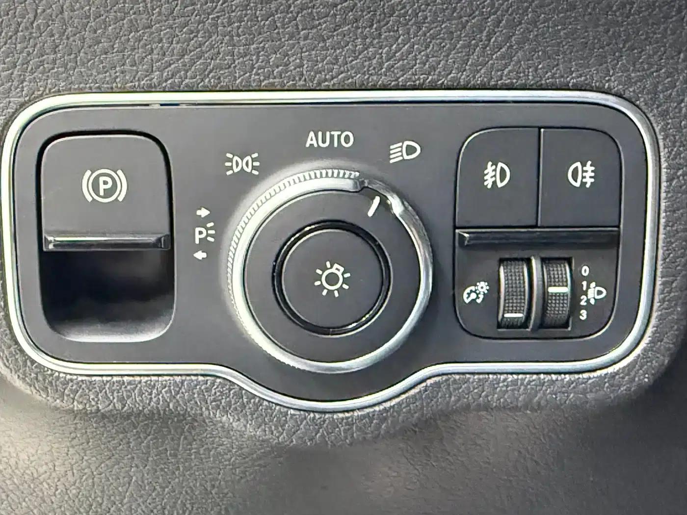 2022 Mercedes-Benz GLA 180 — миниатюра 13