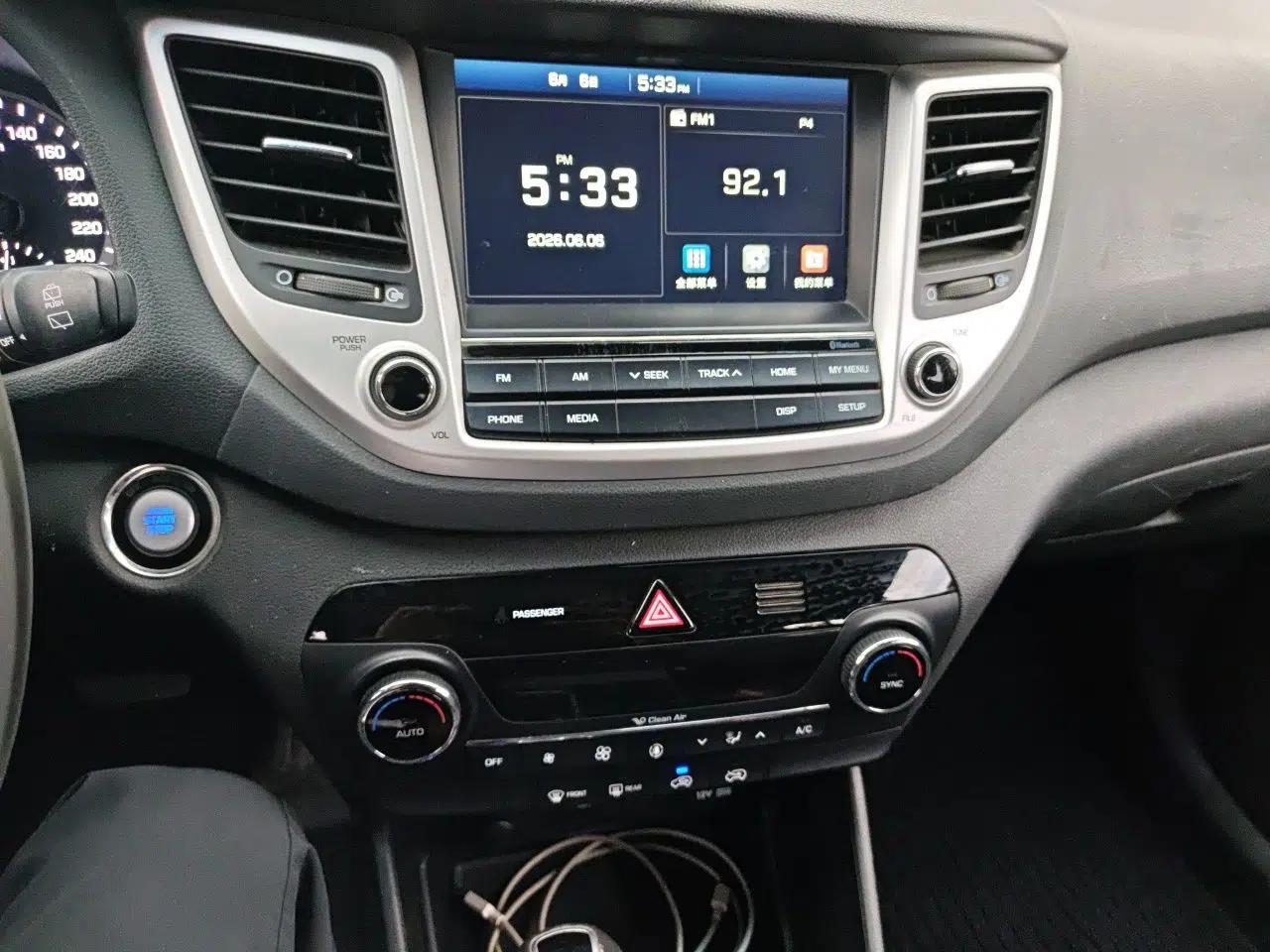 Hyundai Tucson 2018 1.6T Dual-Clutch Two-Wheel Drive 15th Anniversary Special Edition — миниатюра 13