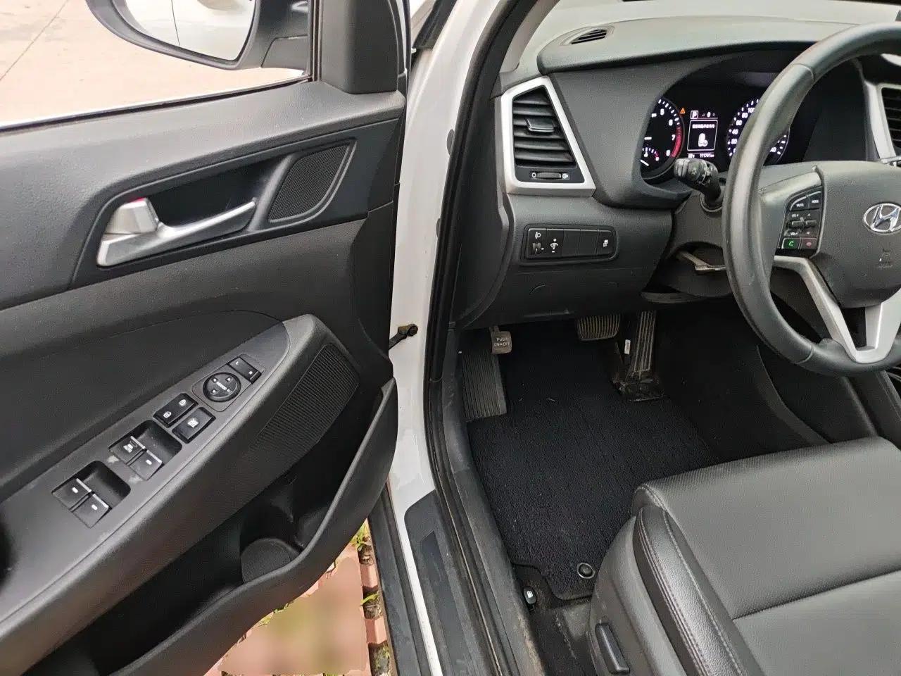 Hyundai Tucson 2018 1.6T Dual-Clutch Two-Wheel Drive 15th Anniversary Special Edition — миниатюра 16