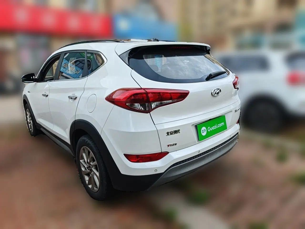 Hyundai Tucson 2018 1.6T Dual-Clutch Two-Wheel Drive 15th Anniversary Special Edition — миниатюра 4