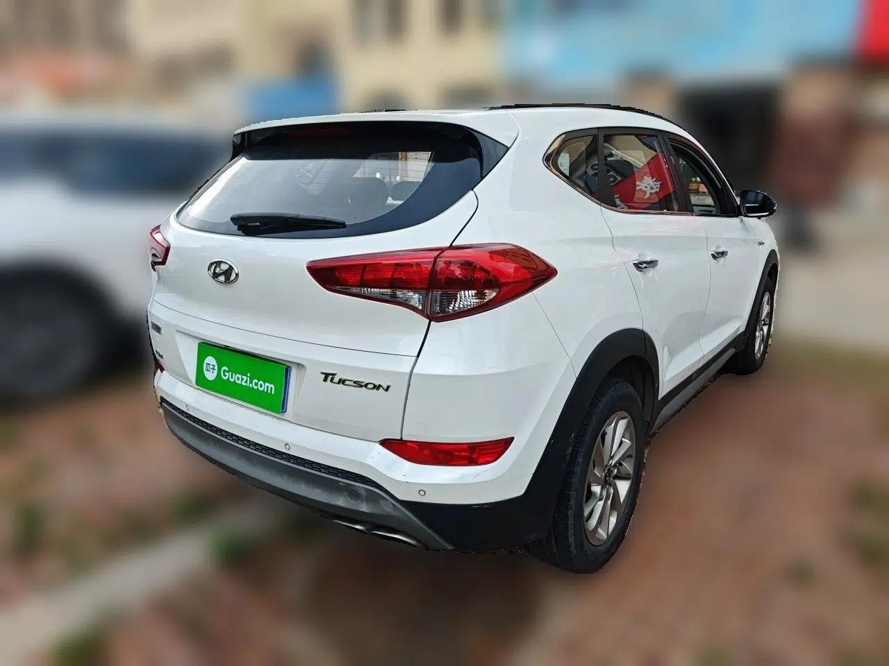 Hyundai Tucson 2018 1.6T Dual-Clutch Two-Wheel Drive 15th Anniversary Special Edition — миниатюра 6