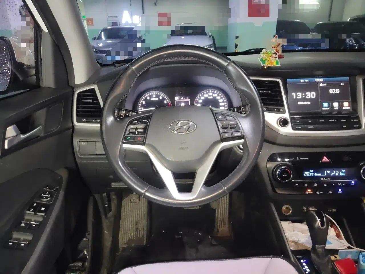Hyundai Tucson 2015 1.6T Dual-Clutch Two-Wheel-Drive Smart Model — миниатюра 10