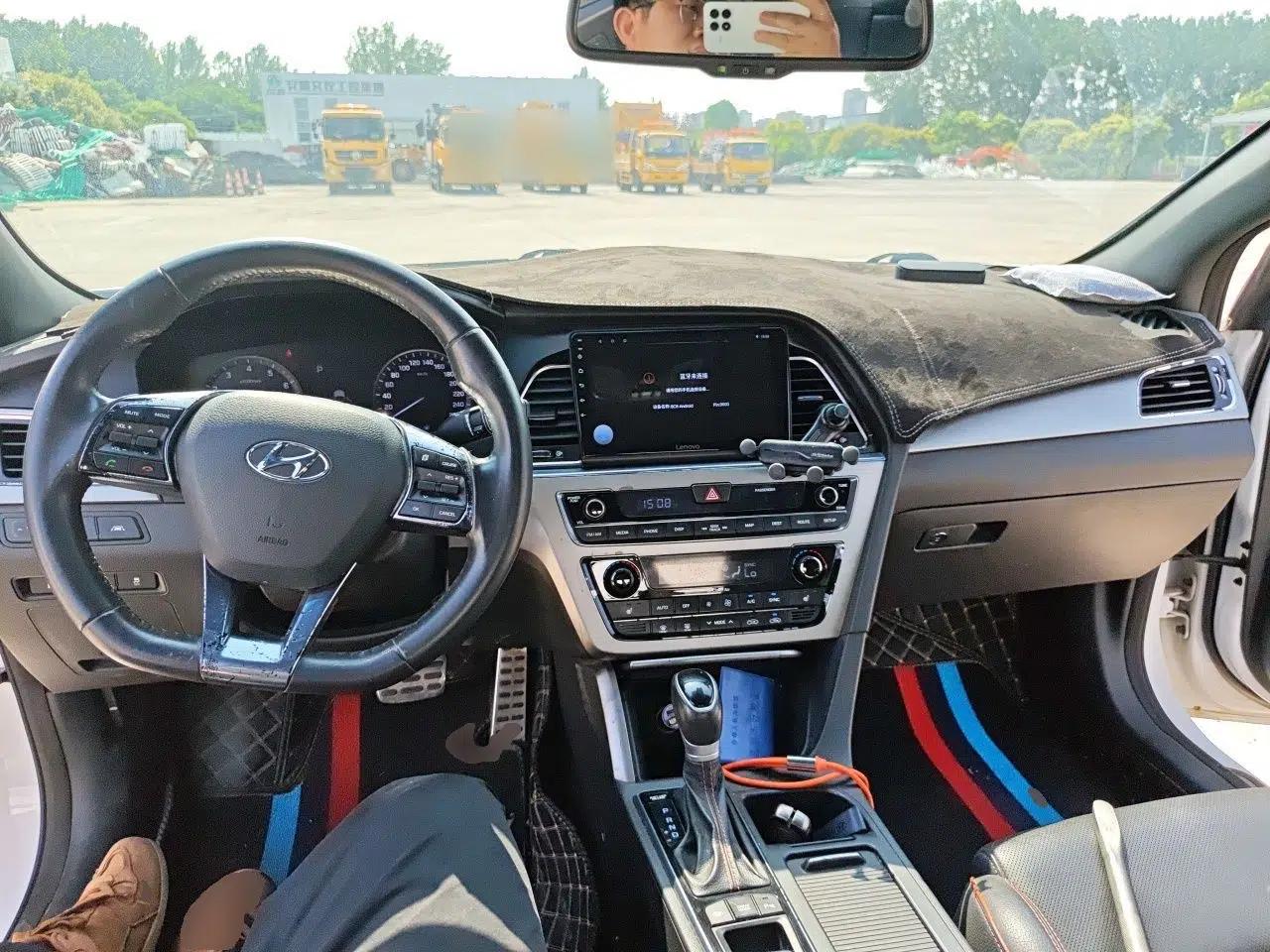 Hyundai Sonata 2015 1.6T GLX Advanced Model — миниатюра 9