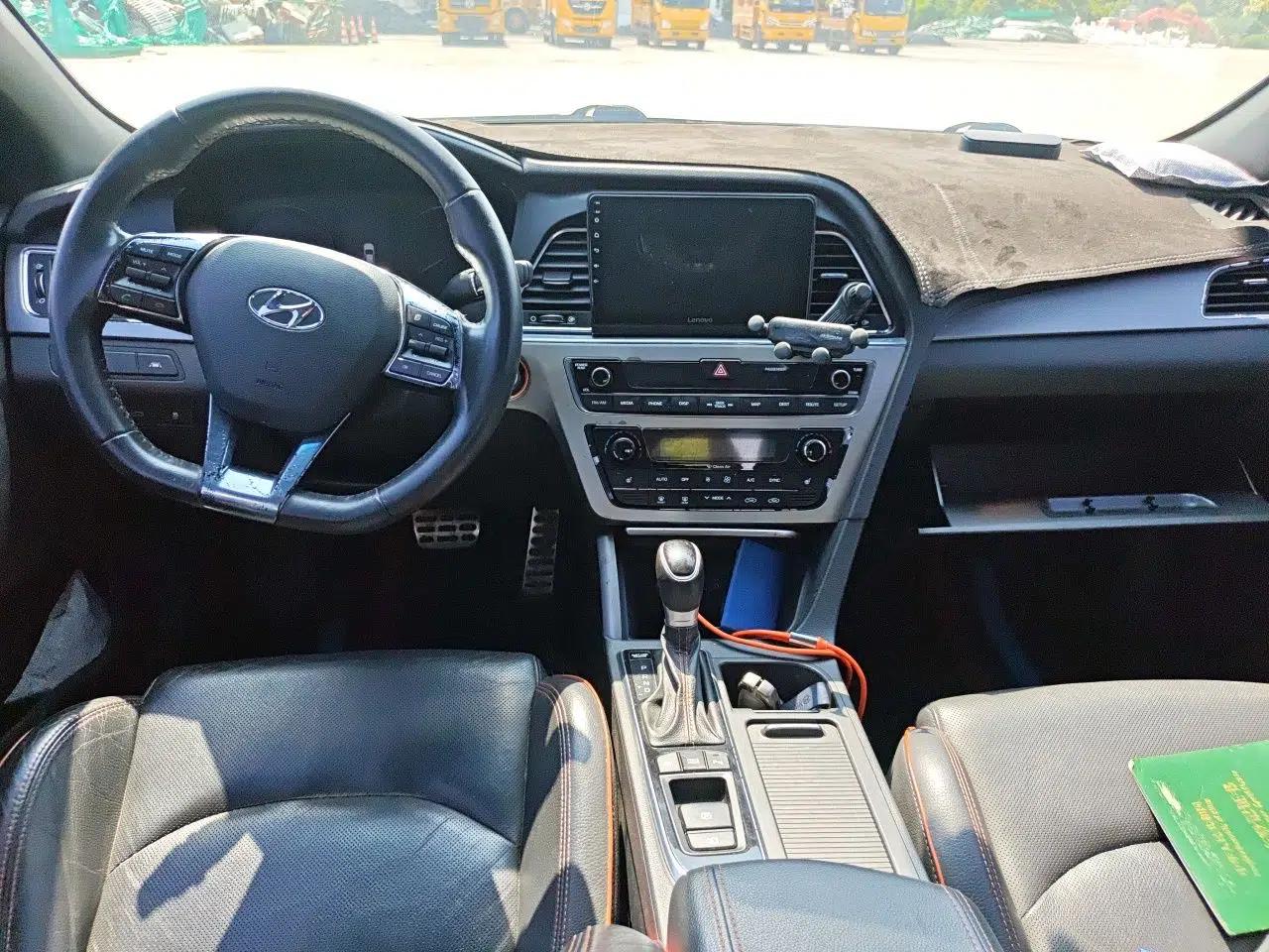 Hyundai Sonata 2015 1.6T GLX Advanced Model — миниатюра 10