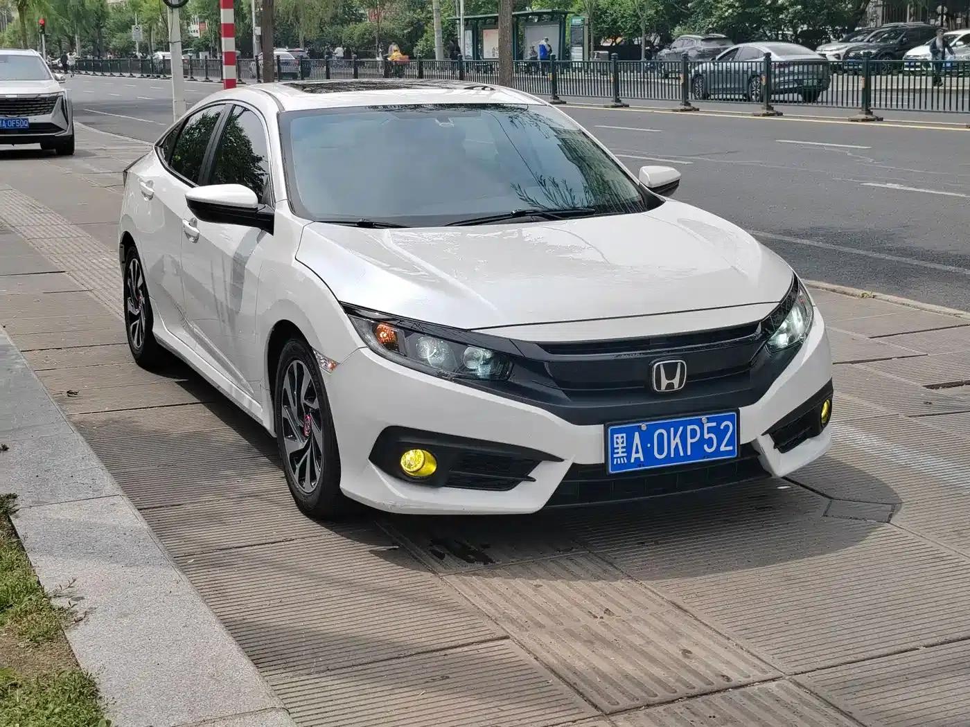 2016 Civic 220TURBO CVT Luxury Edition — миниатюра 1