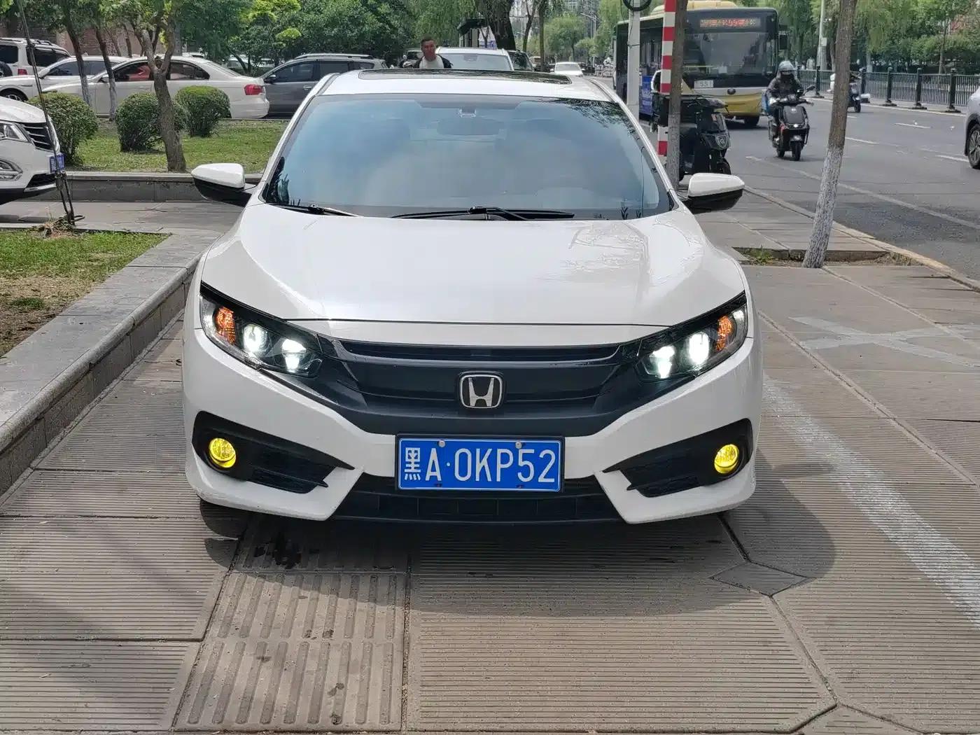 2016 Civic 220TURBO CVT Luxury Edition — миниатюра 2