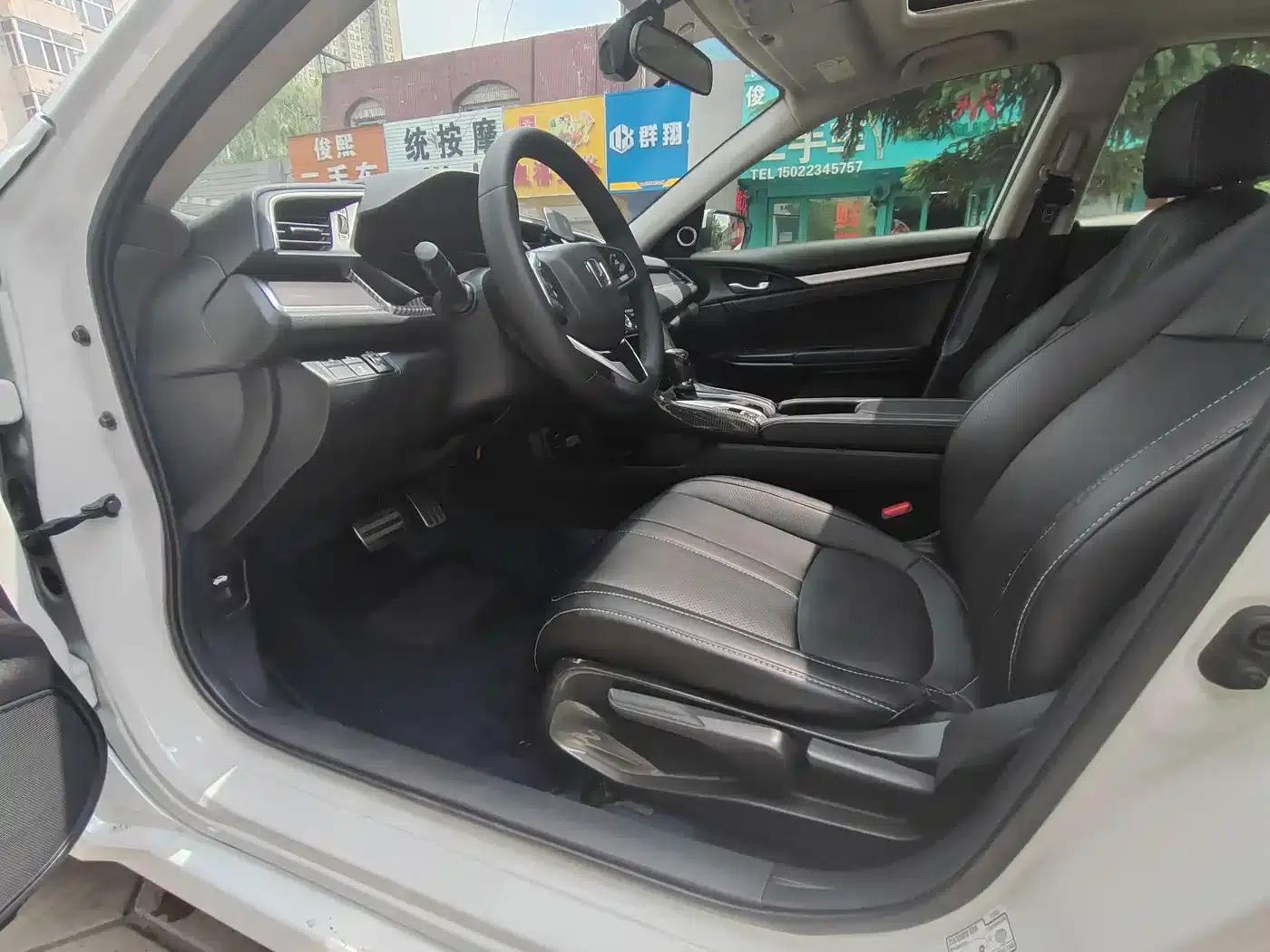 2016 Civic 220TURBO CVT Luxury Edition — миниатюра 7