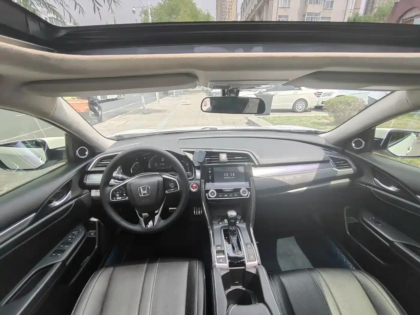 2016 Civic 220TURBO CVT Luxury Edition — миниатюра 8