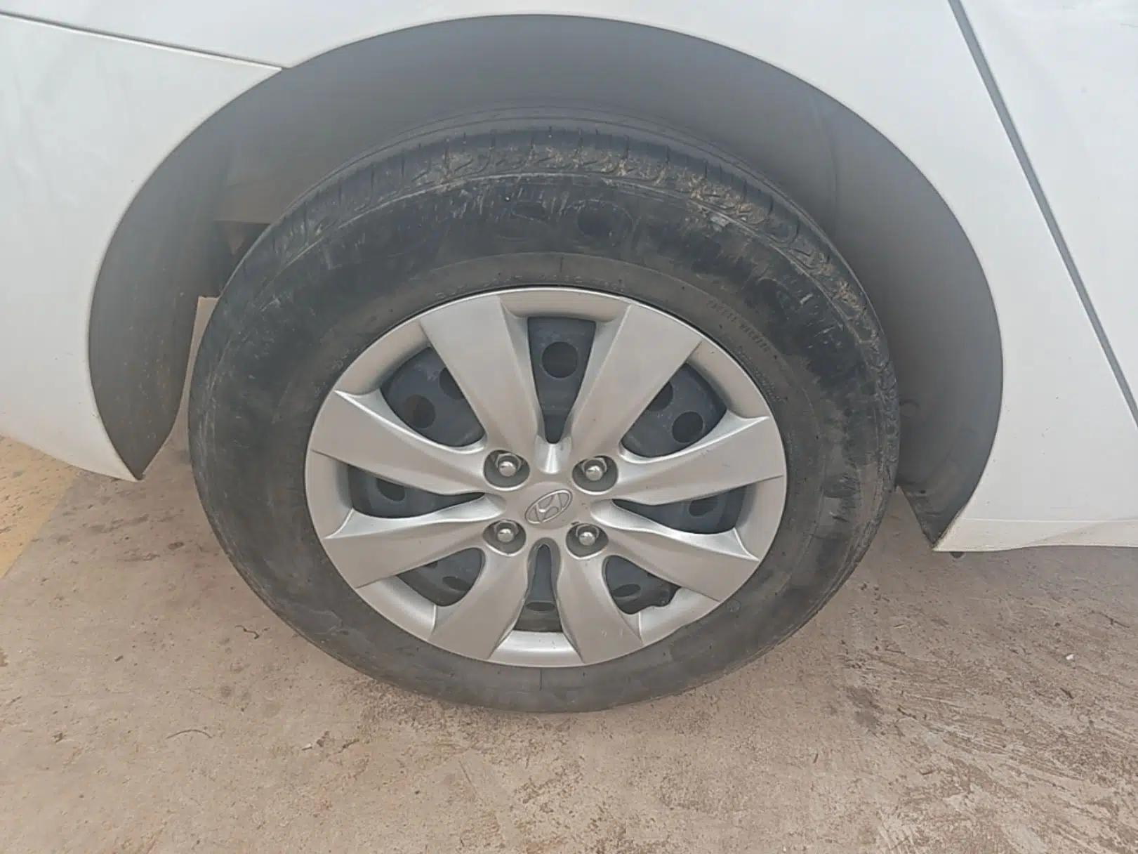 Hyundai Verna (older generation) 2020 1.4L Manual GL Refreshed Edition — миниатюра 11