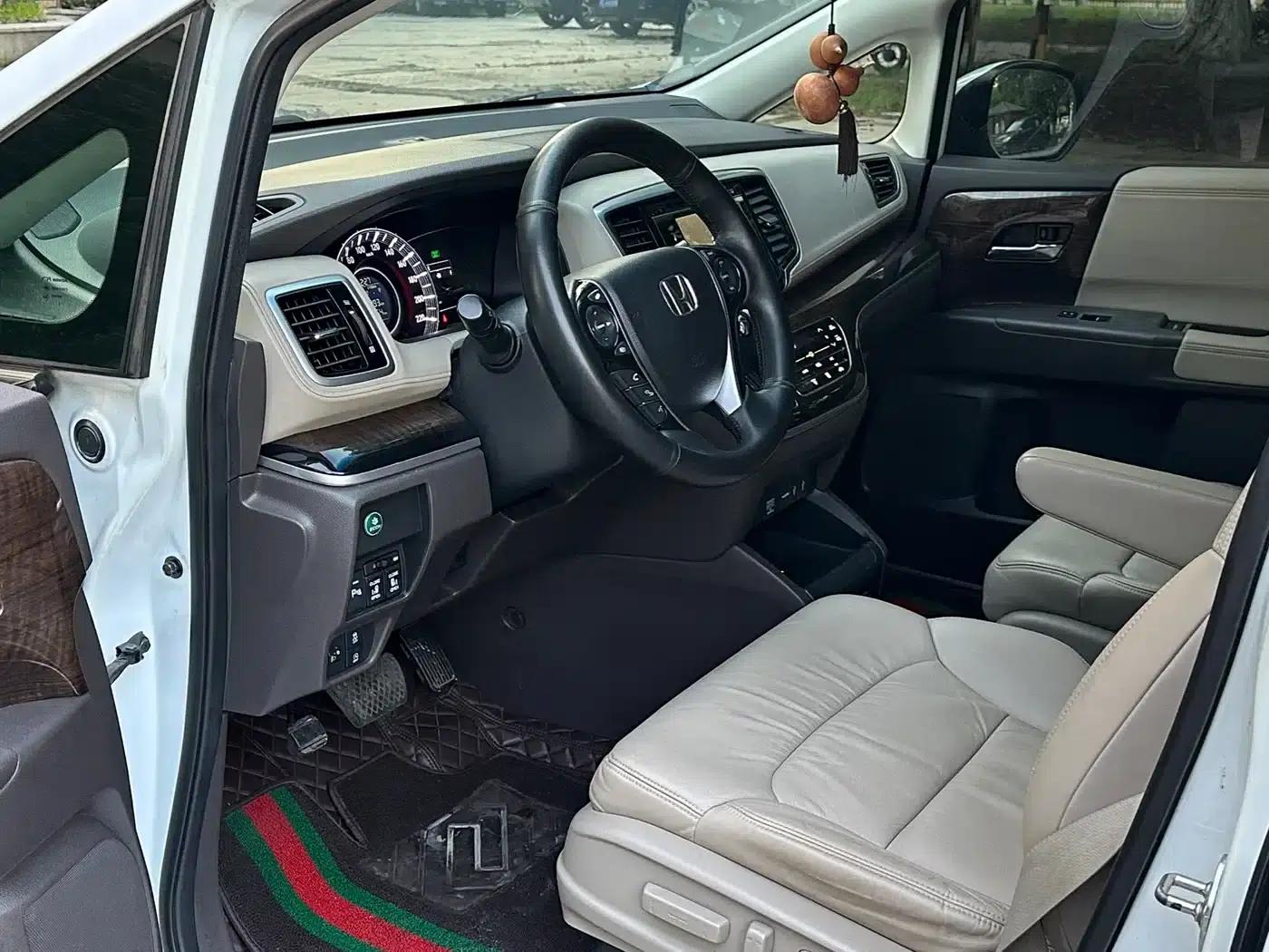 2015 Odyssey Facelift 2.4L Luxury Edition — миниатюра 8