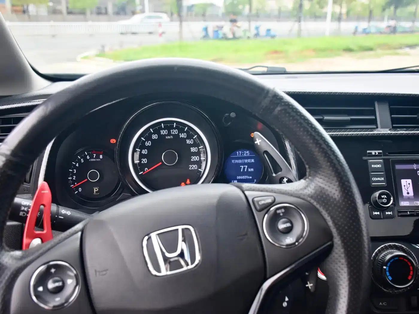 Honda Fit 2018 1.5L CVT Comfort Sunroof Edition — миниатюра 7