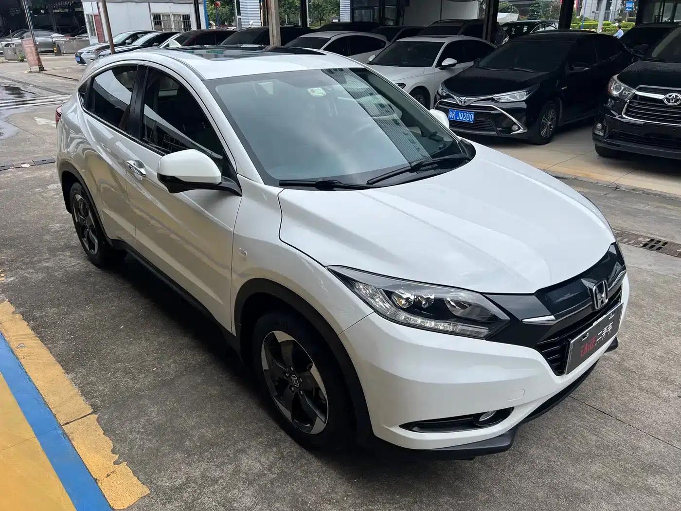 Vezel 2017 1.8L CVT 2WD Pioneer Edition — миниатюра 2