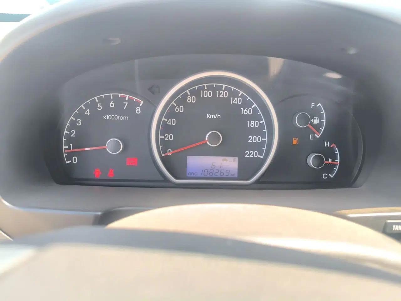 Hyundai Celesta 2011 1.6L Manual Luxury Model — миниатюра 11