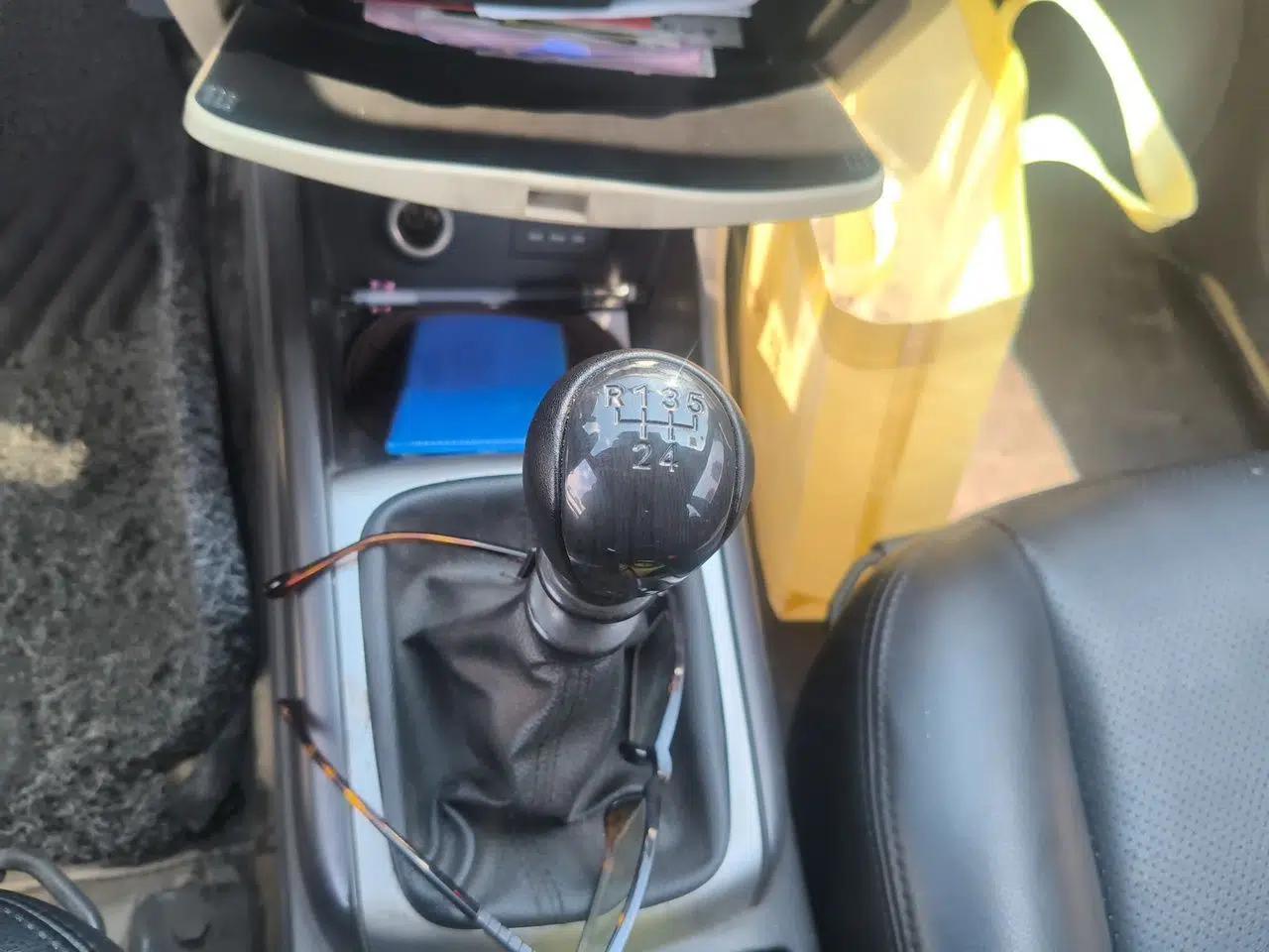 Hyundai Celesta 2011 1.6L Manual Luxury Model — миниатюра 14