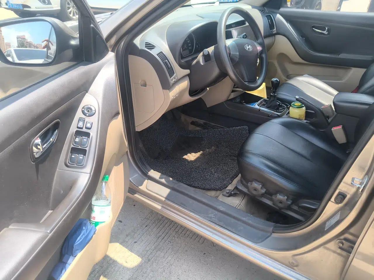 Hyundai Celesta 2011 1.6L Manual Luxury Model — миниатюра 16