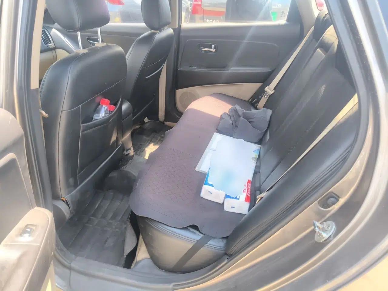 Hyundai Celesta 2011 1.6L Manual Luxury Model — миниатюра 17