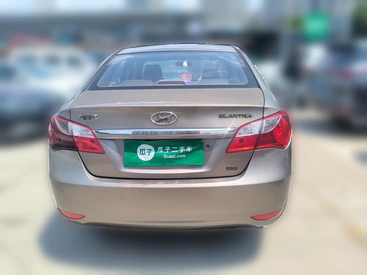 Hyundai Celesta 2011 1.6L Manual Luxury Model — миниатюра 5