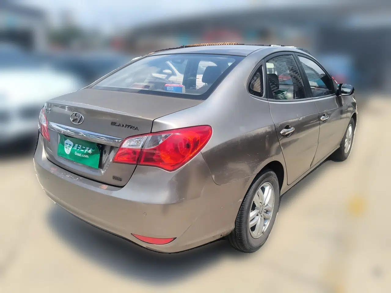 Hyundai Celesta 2011 1.6L Manual Luxury Model — миниатюра 6