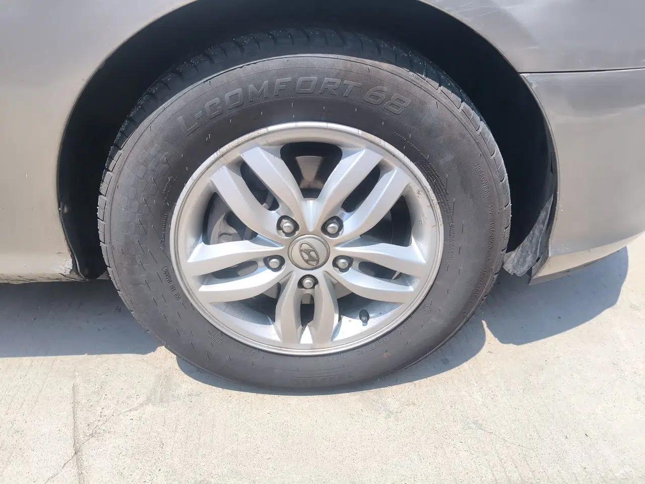 Hyundai Celesta 2011 1.6L Manual Luxury Model — миниатюра 8