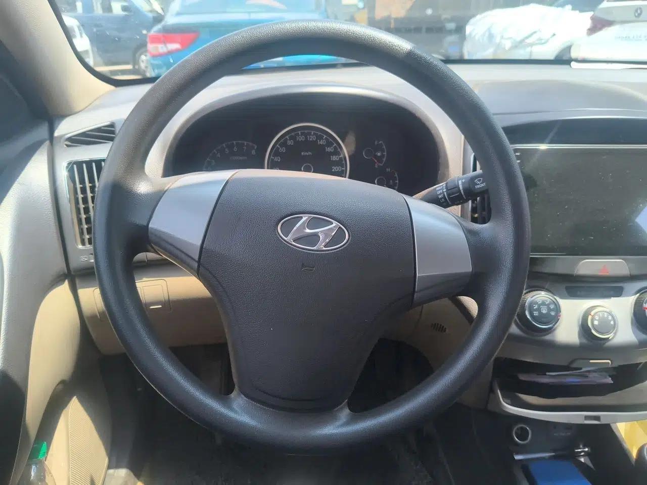Hyundai Celesta 2011 1.6L Manual Luxury Model — миниатюра 10