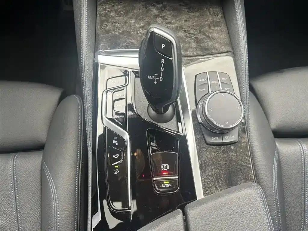 2022 BMW 6 Series GT 630i M Sport Package — миниатюра 11