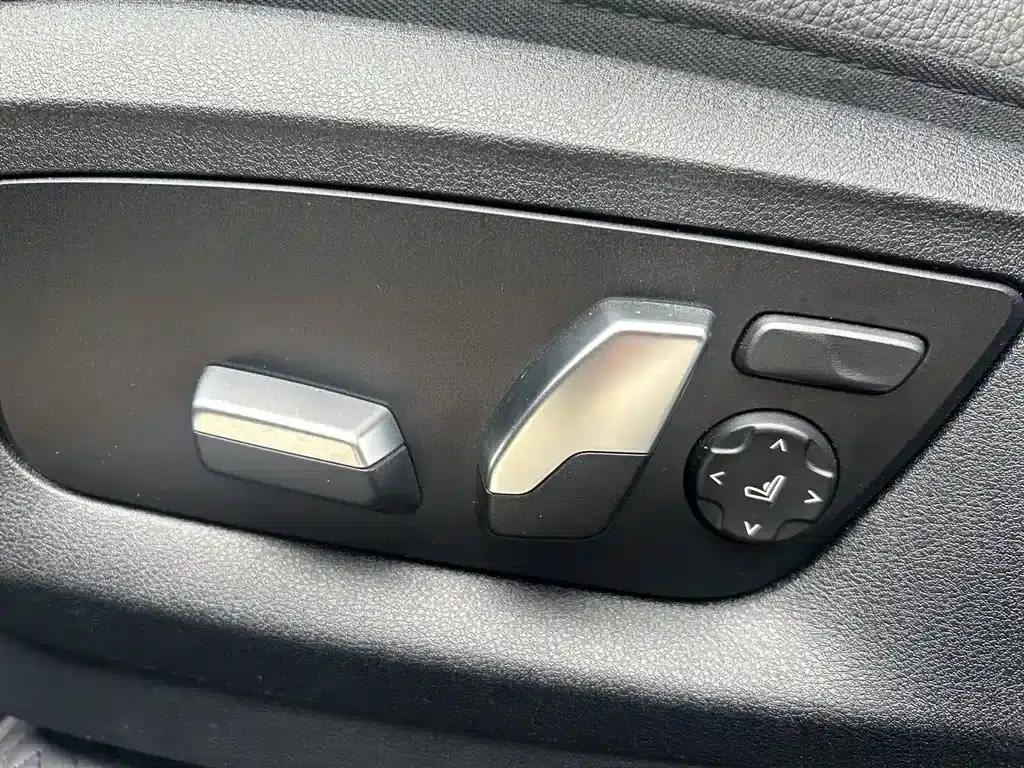 2022 BMW 6 Series GT 630i M Sport Package — миниатюра 14