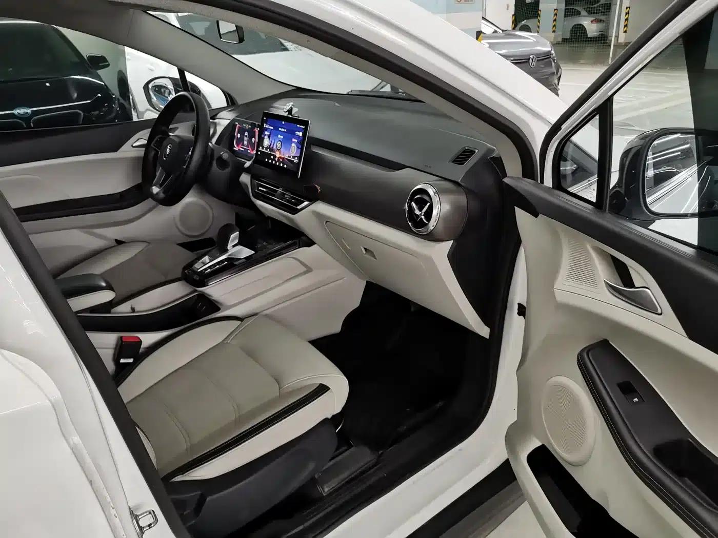 Yuan Pro 2023 401KM Luxury Edition — миниатюра 5