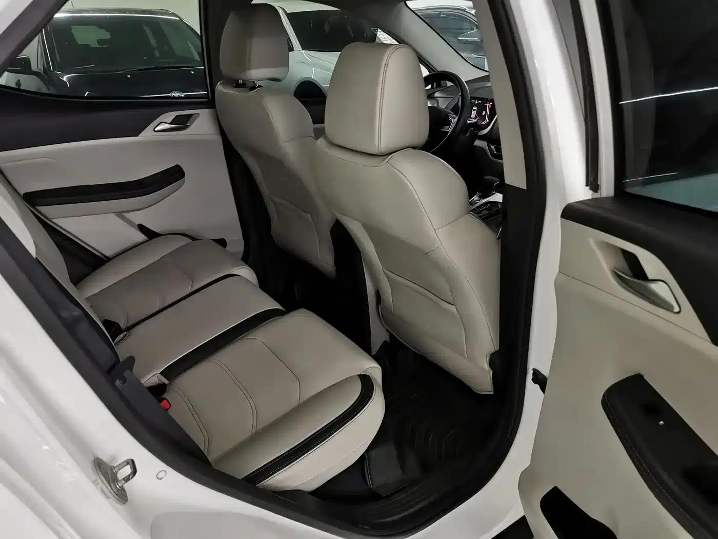 Yuan Pro 2023 401KM Luxury Edition — миниатюра 6