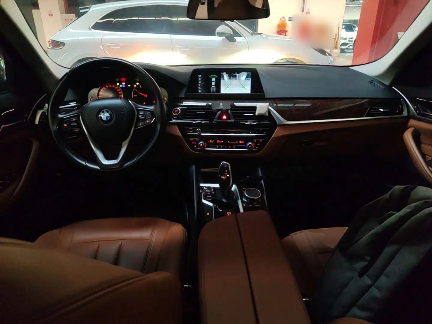 BMW 5 Series 2018 528Li Launch Special Edition — миниатюра 12