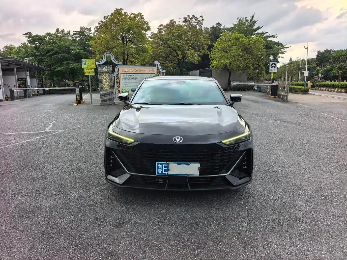 Changan UNI-V 2023 1.5T Premium Edition — миниатюра 2