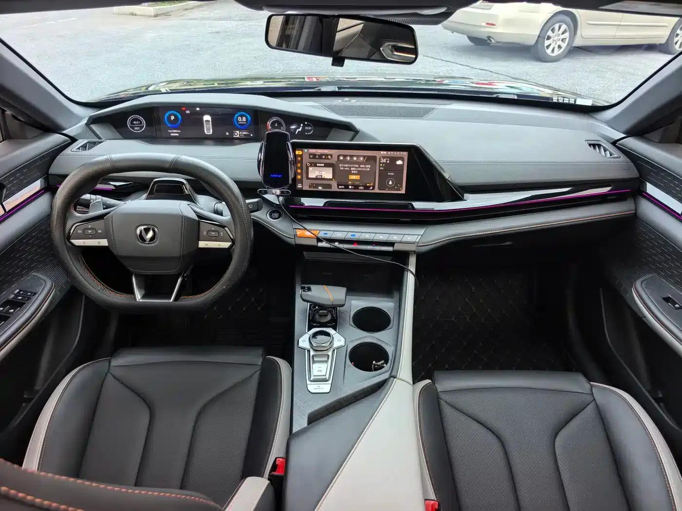 Changan UNI-V 2023 1.5T Premium Edition — миниатюра 11
