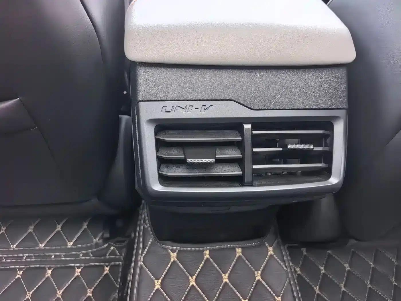Changan UNI-V 2023 1.5T Premium Edition — миниатюра 14