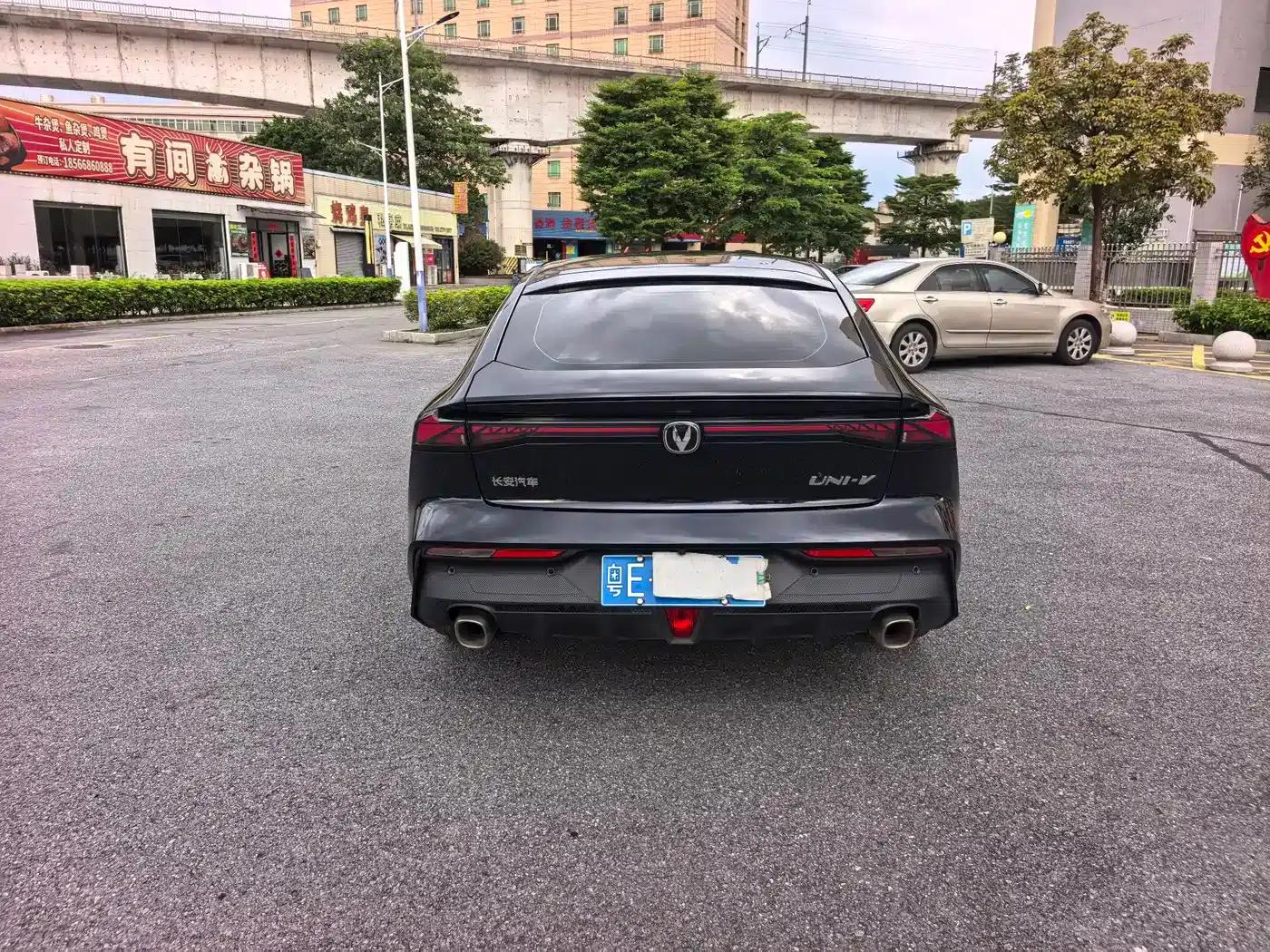 Changan UNI-V 2023 1.5T Premium Edition — миниатюра 5