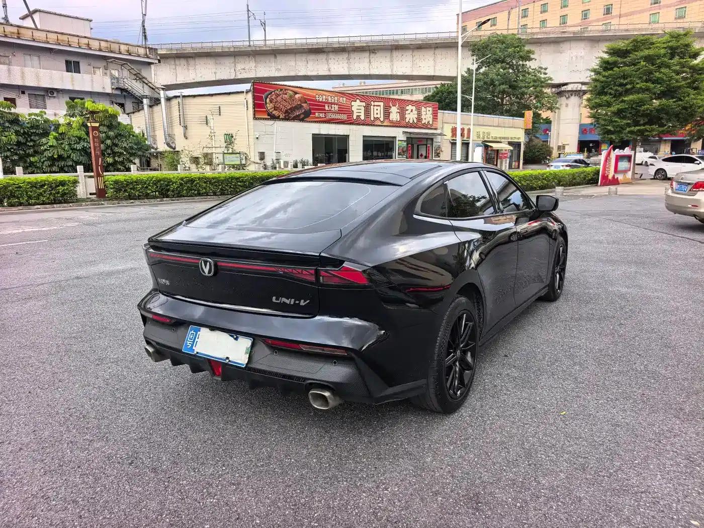 Changan UNI-V 2023 1.5T Premium Edition — миниатюра 6