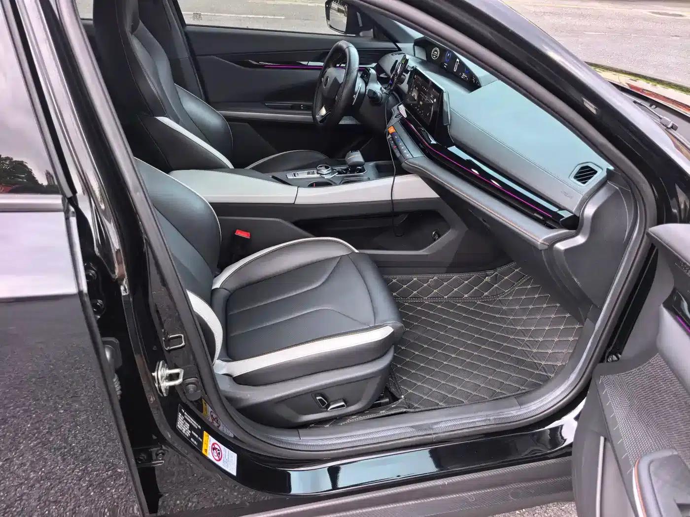 Changan UNI-V 2023 1.5T Premium Edition — миниатюра 8