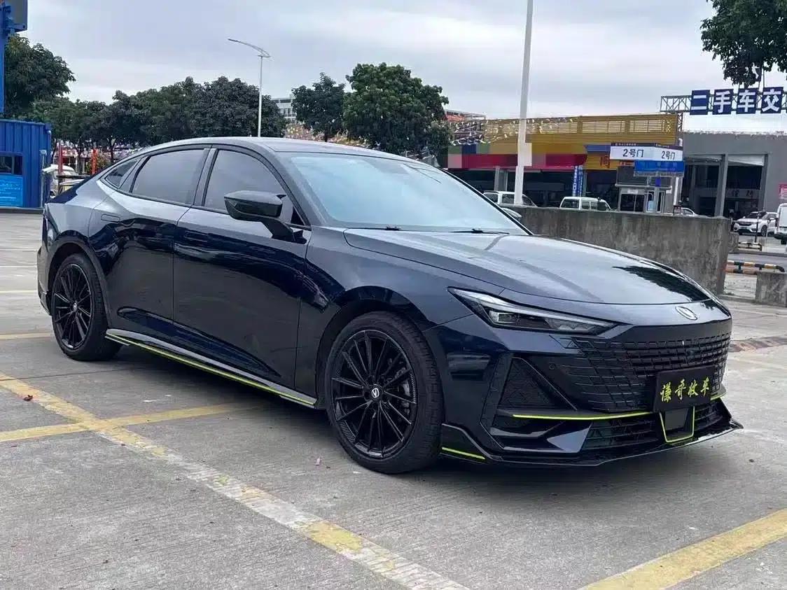 Changan UNI-V 2022 1.5T Sport Edition — миниатюра 3