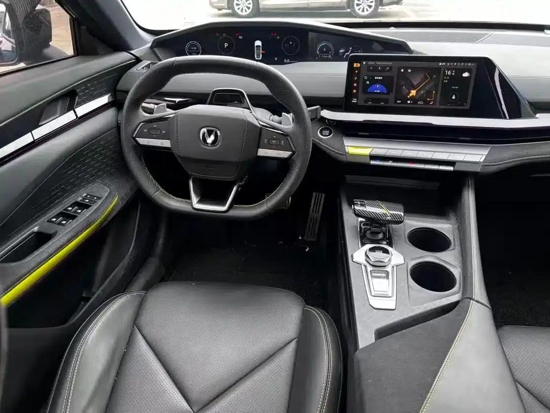 Changan UNI-V 2022 1.5T Sport Edition — миниатюра 4